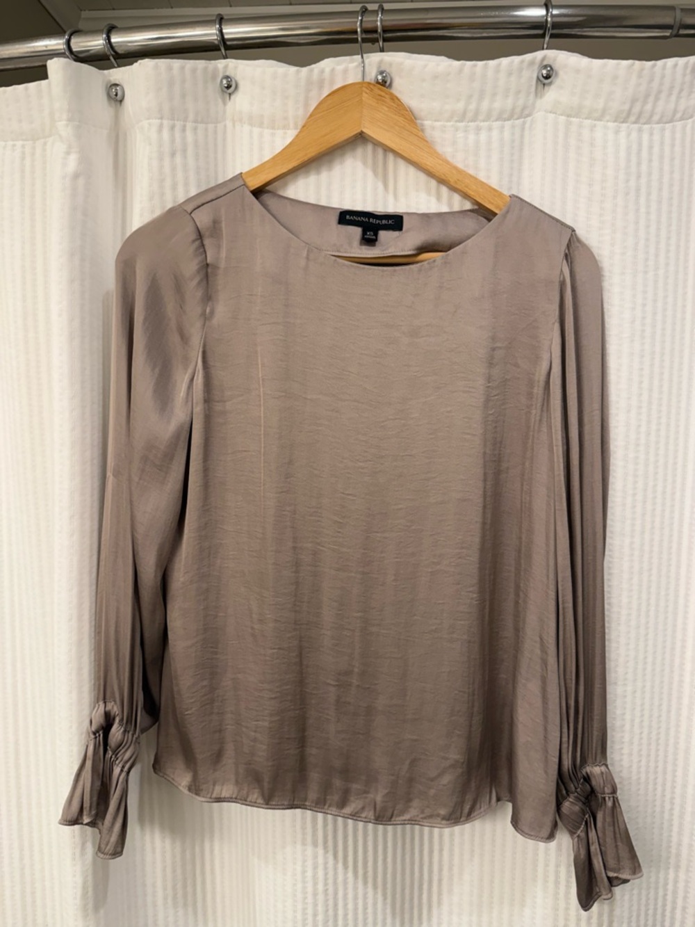 Banana Republic Women's Taupe Long-Sleeve Blouse, Size Small